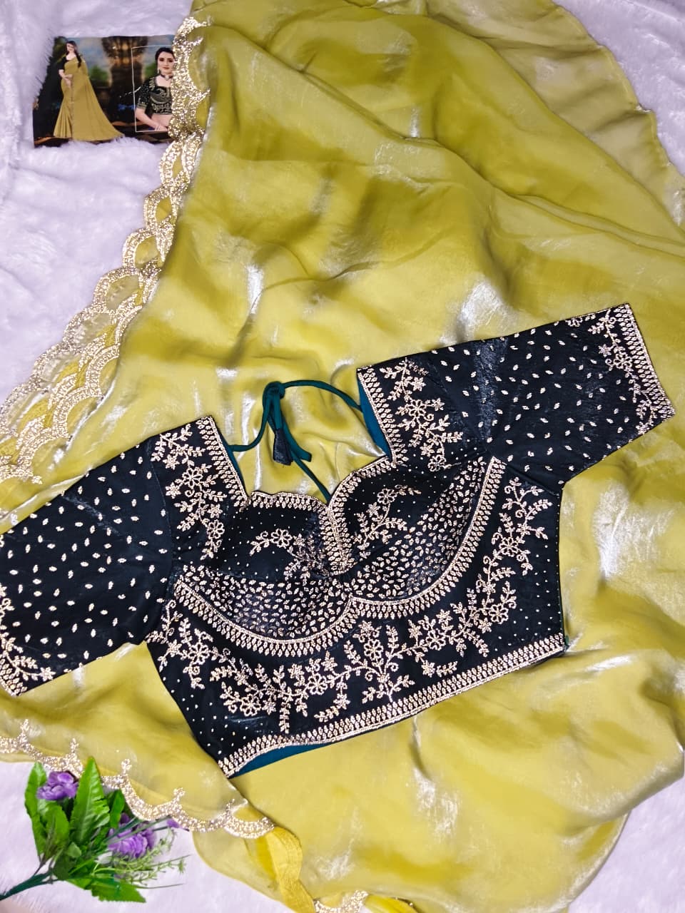 Suche jemanden für einen schönen Sari in der gleichen Farbe