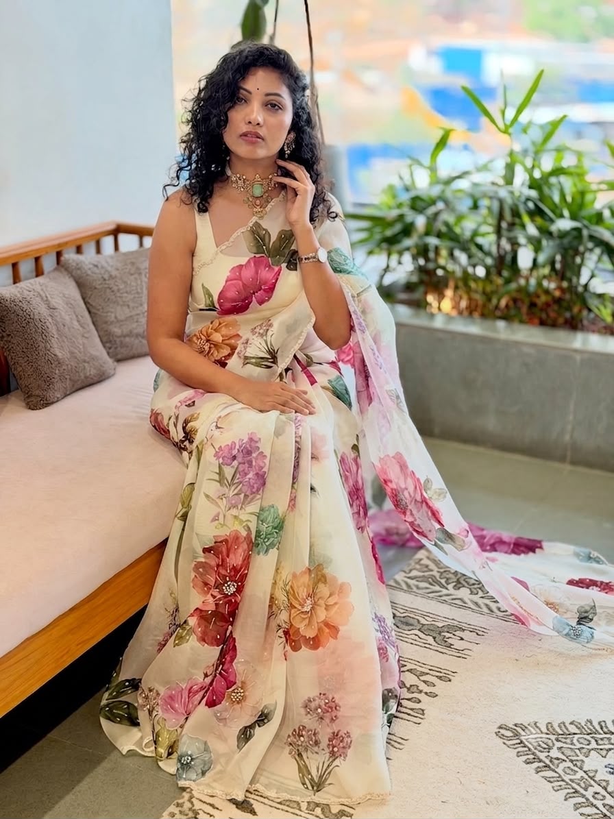 Beautiful soft tabi Saree featuring elegant flower digital print