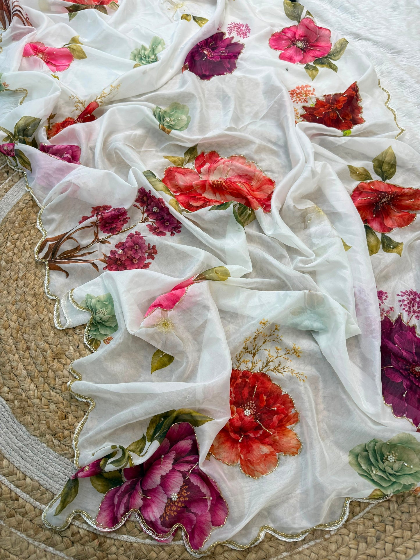 Beautiful soft tabi Saree featuring elegant flower digital print