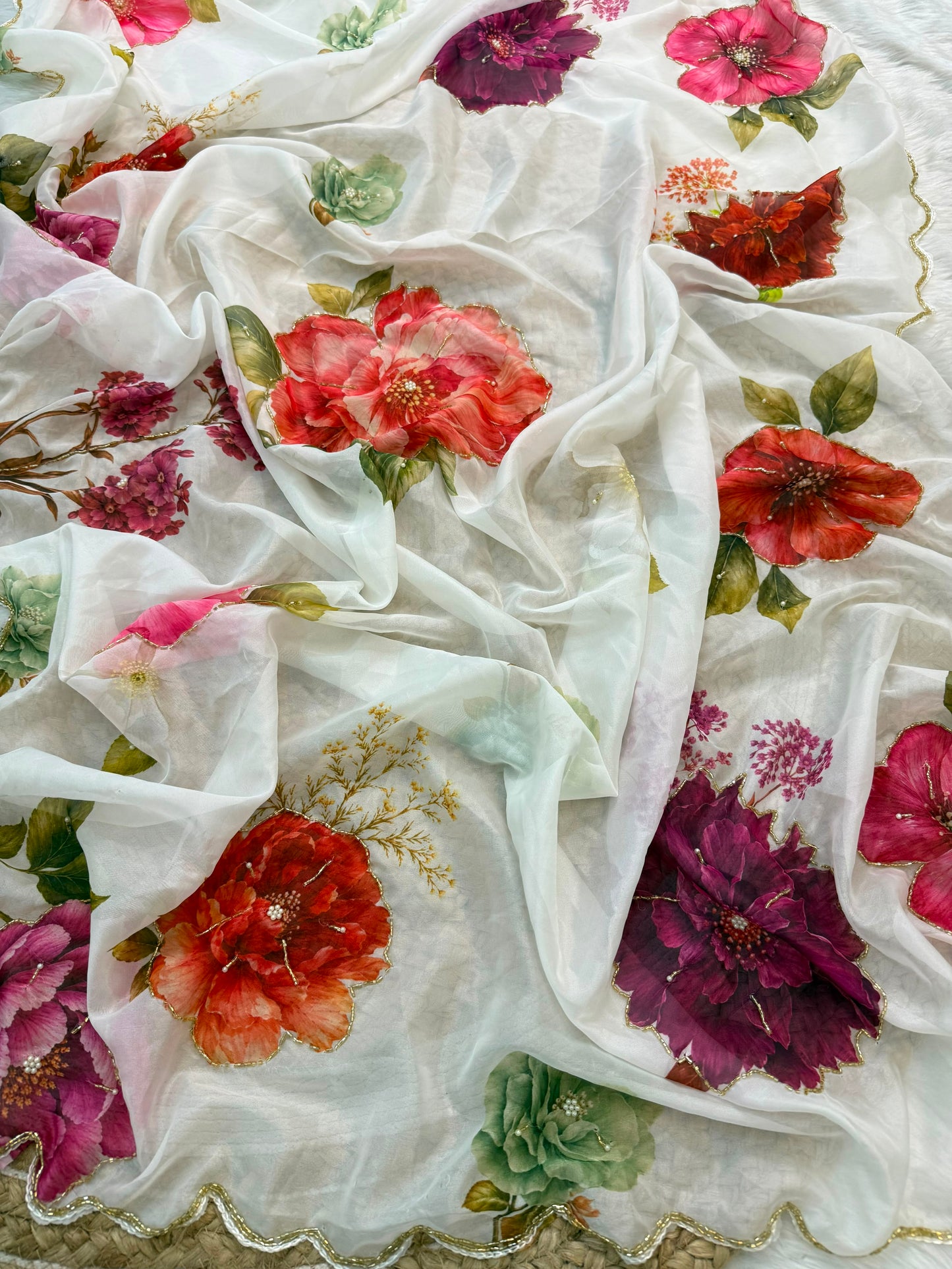 Beautiful soft tabi Saree featuring elegant flower digital print