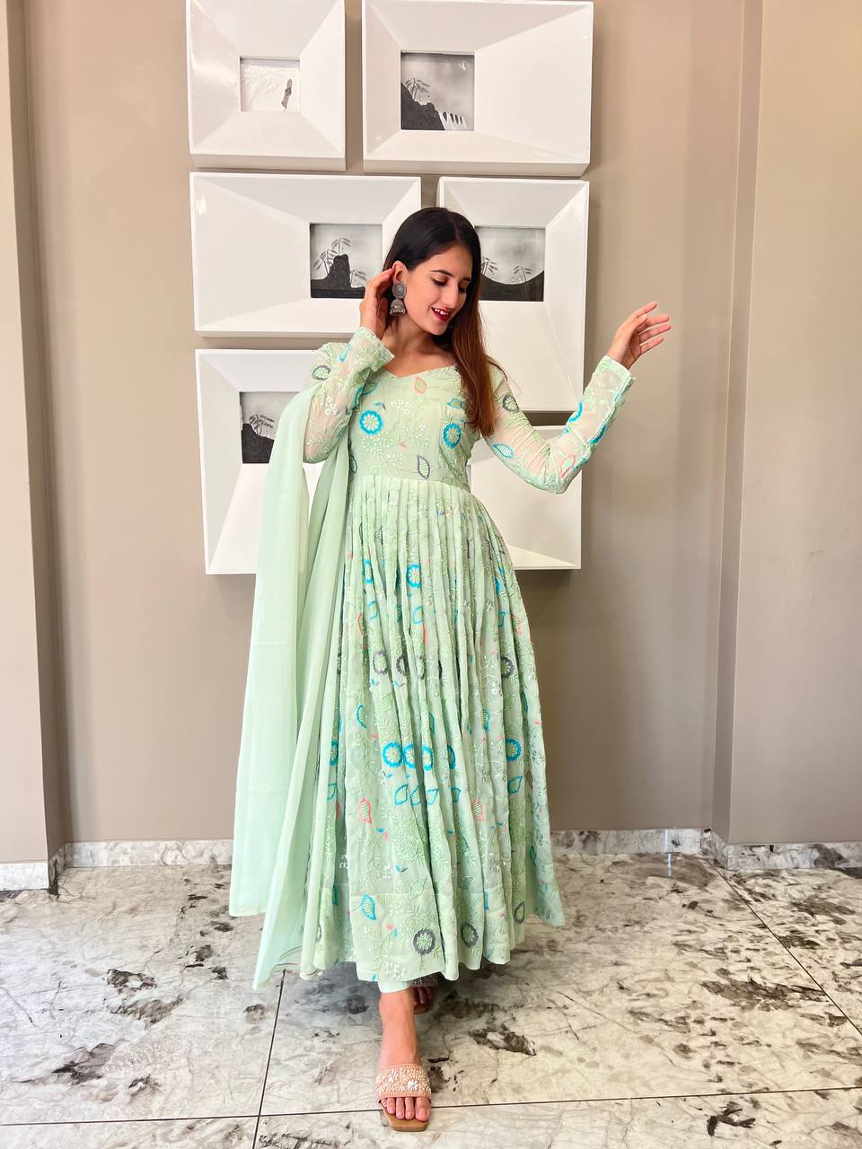 New Đěsigner Anarkali Suit In New Fancy Style