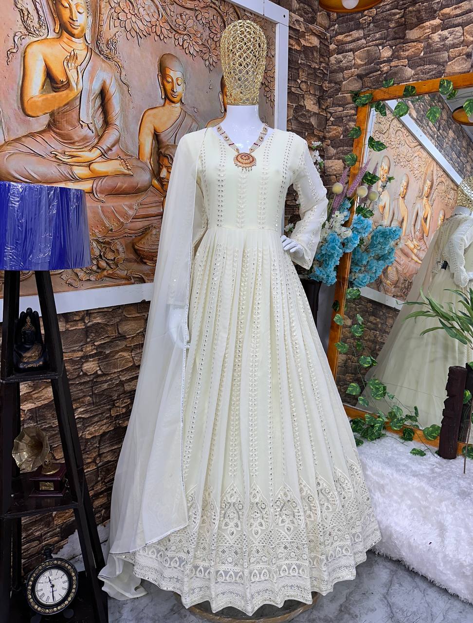 LUNCHING NEW ĐĚSIGNER PARTY WEAR LOOK CHIKANKARI GOWN WITH DUPPATA