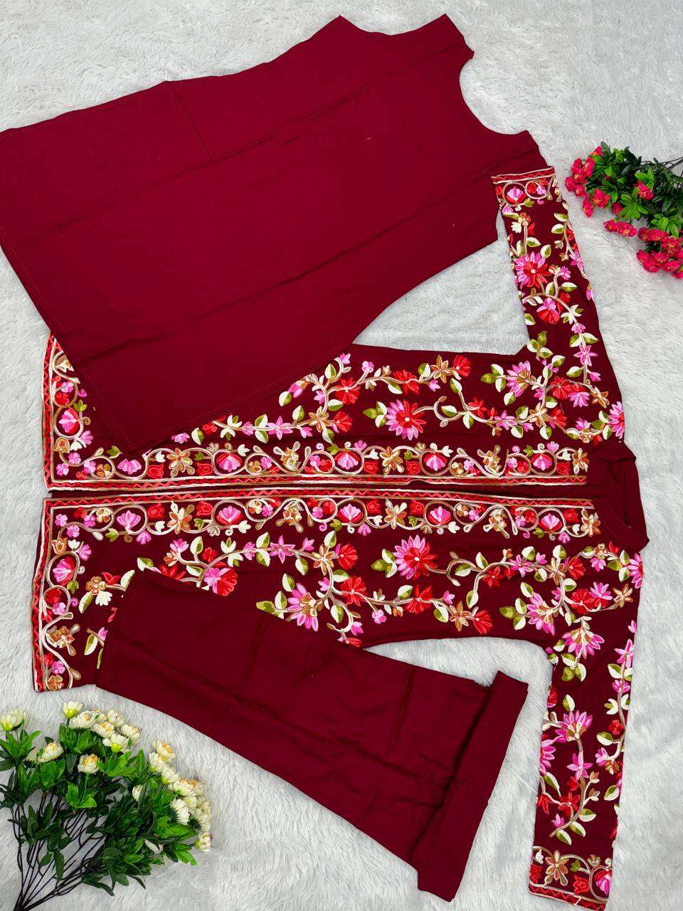 NEW DESIGNER KASHMIRI EMBROIDERY WORK 3 PIECE SUIT Set