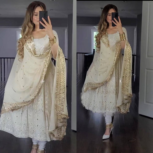 Presenting New  Đěsigner Anarkali Suit In New Fancy Style