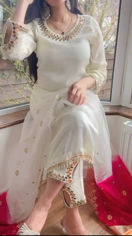 UNCHING NEW ĐĚSIGNER PARTY WEAR KURTI AND PANT WITH FANCY DUPPATA