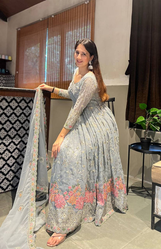 New  Đěsigner Anarkali Suit In New Fancy Style