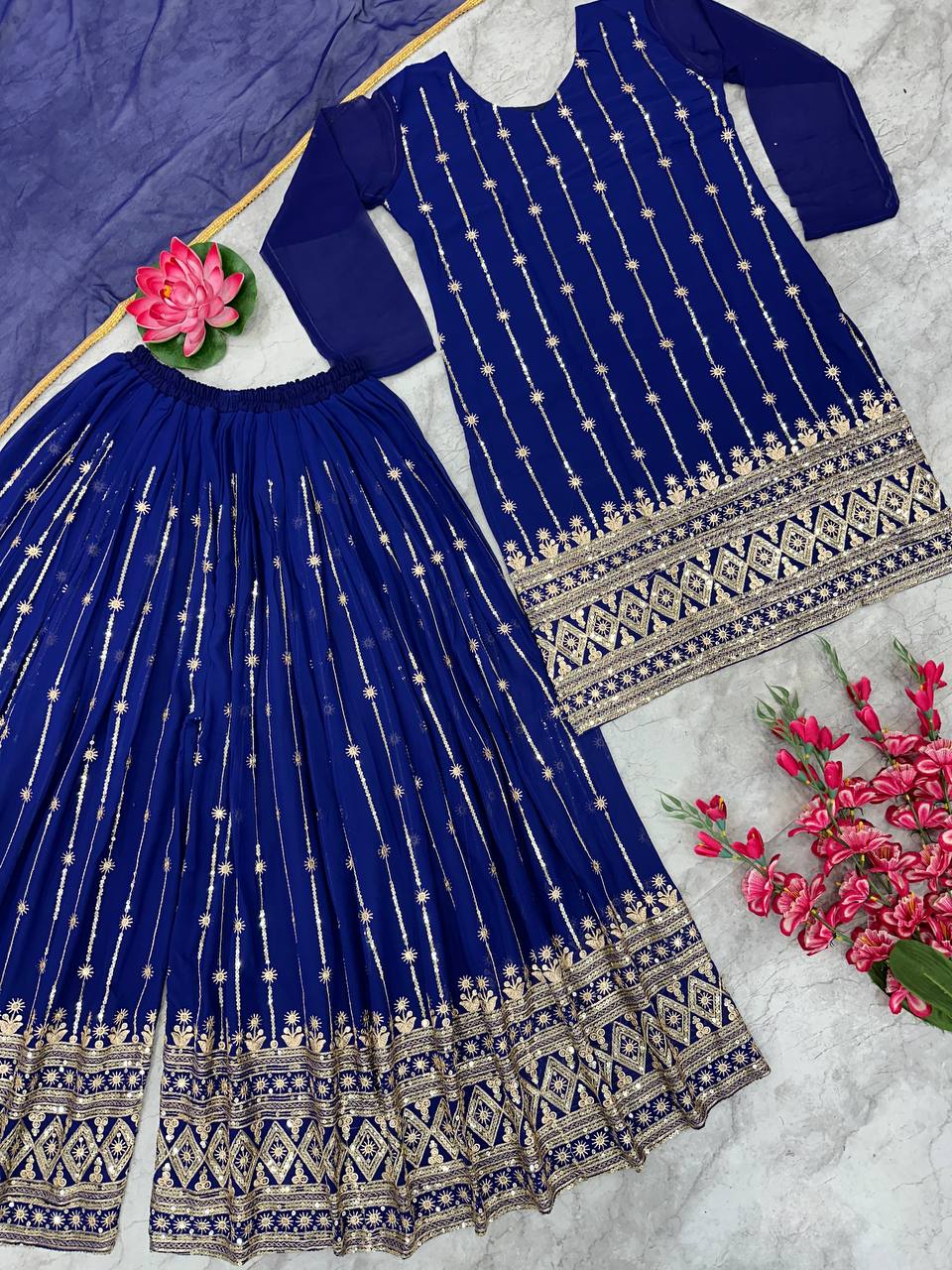 ĐĚSIGNER PARTY WEAR KURTI AND SARARA WITH FANCY DUPPATA WITH HAVY EMBROIDERY WORK