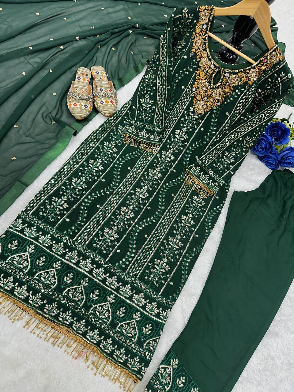 NEW ĐĚSIGNER PARTY WEAR KURTI AND PANT WITH FANCY DUPPATA WITH HAVY EMBROIDERY WORK