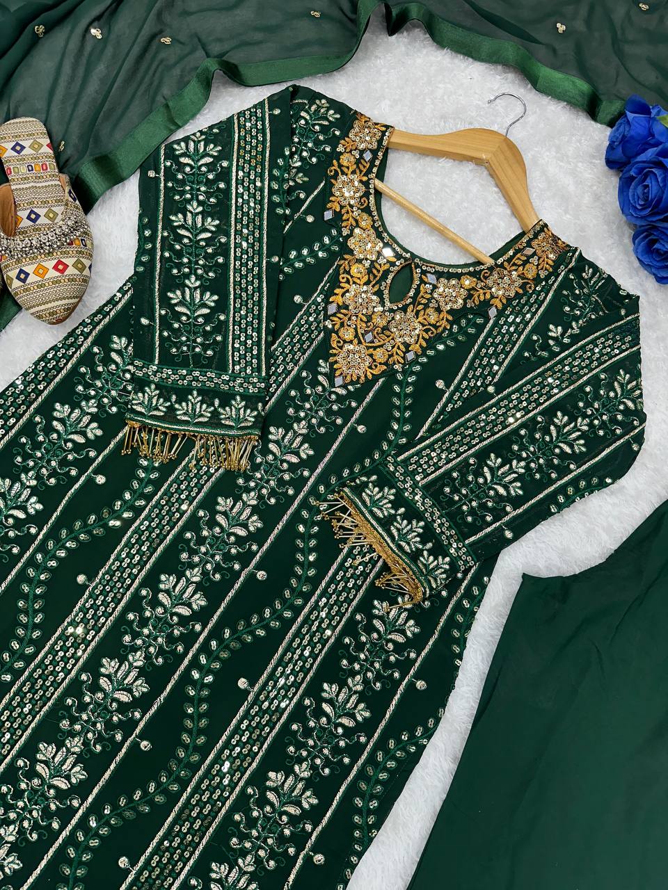 NEW ĐĚSIGNER PARTY WEAR KURTI AND PANT WITH FANCY DUPPATA WITH HAVY EMBROIDERY WORK