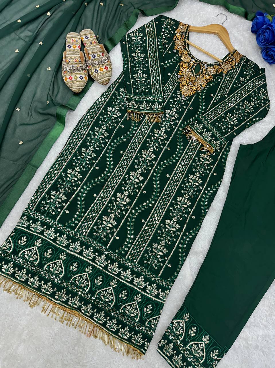 NEW ĐĚSIGNER PARTY WEAR KURTI AND PANT WITH FANCY DUPPATA WITH HAVY EMBROIDERY WORK