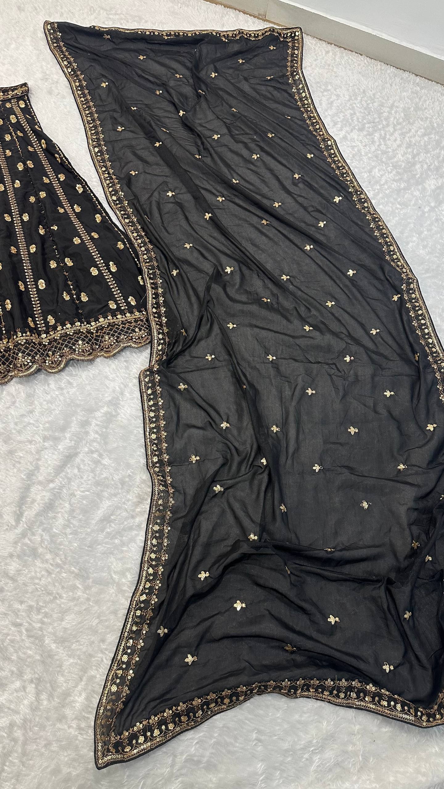 Sehen Sie umwerfend aus in diesem wunderschönen cremefarbenen Lehenga-Set
