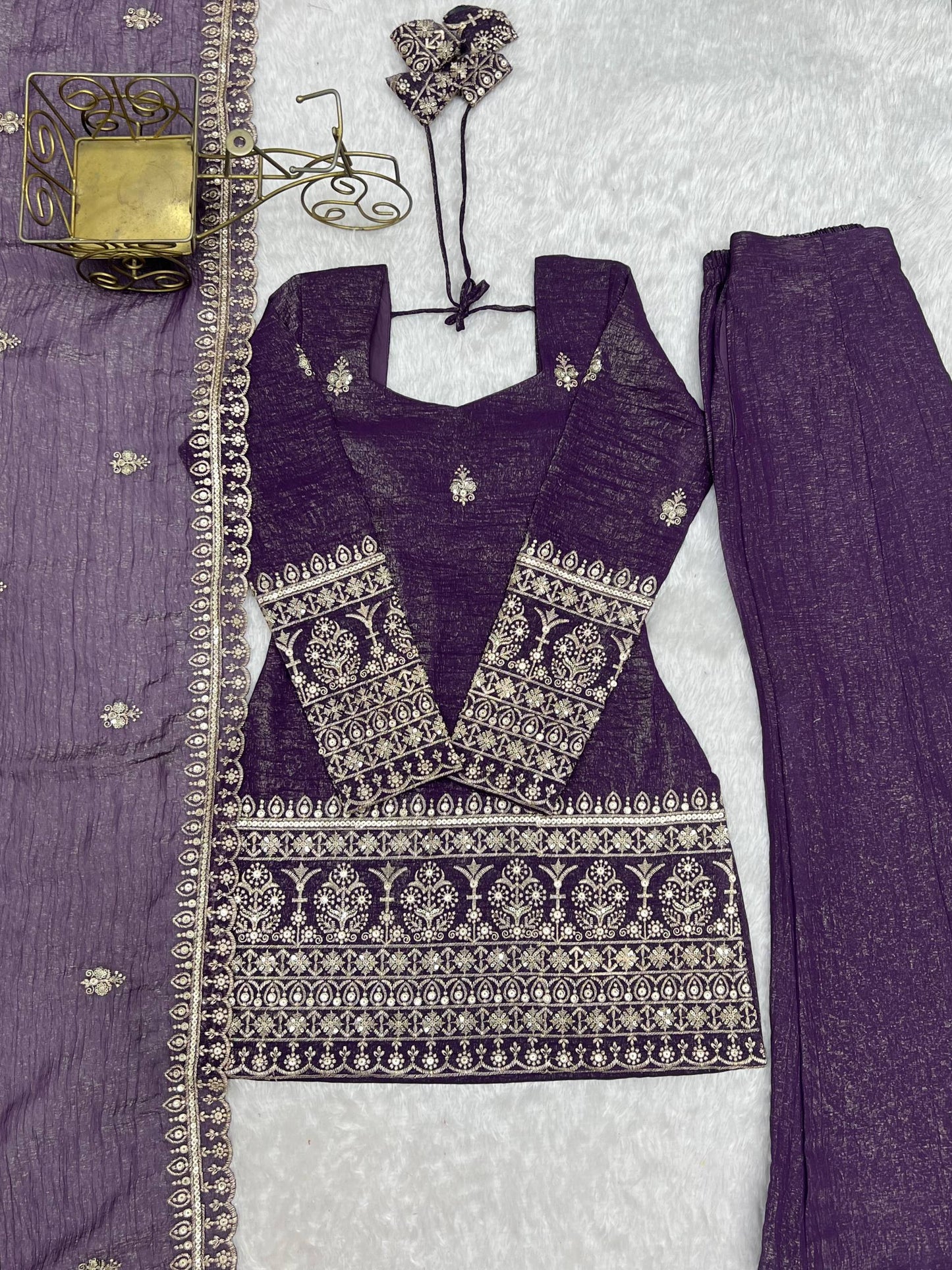 CRUNCHY SILK FABRIC WITH EMBROIDERY SEQUENCE 3 PEACE