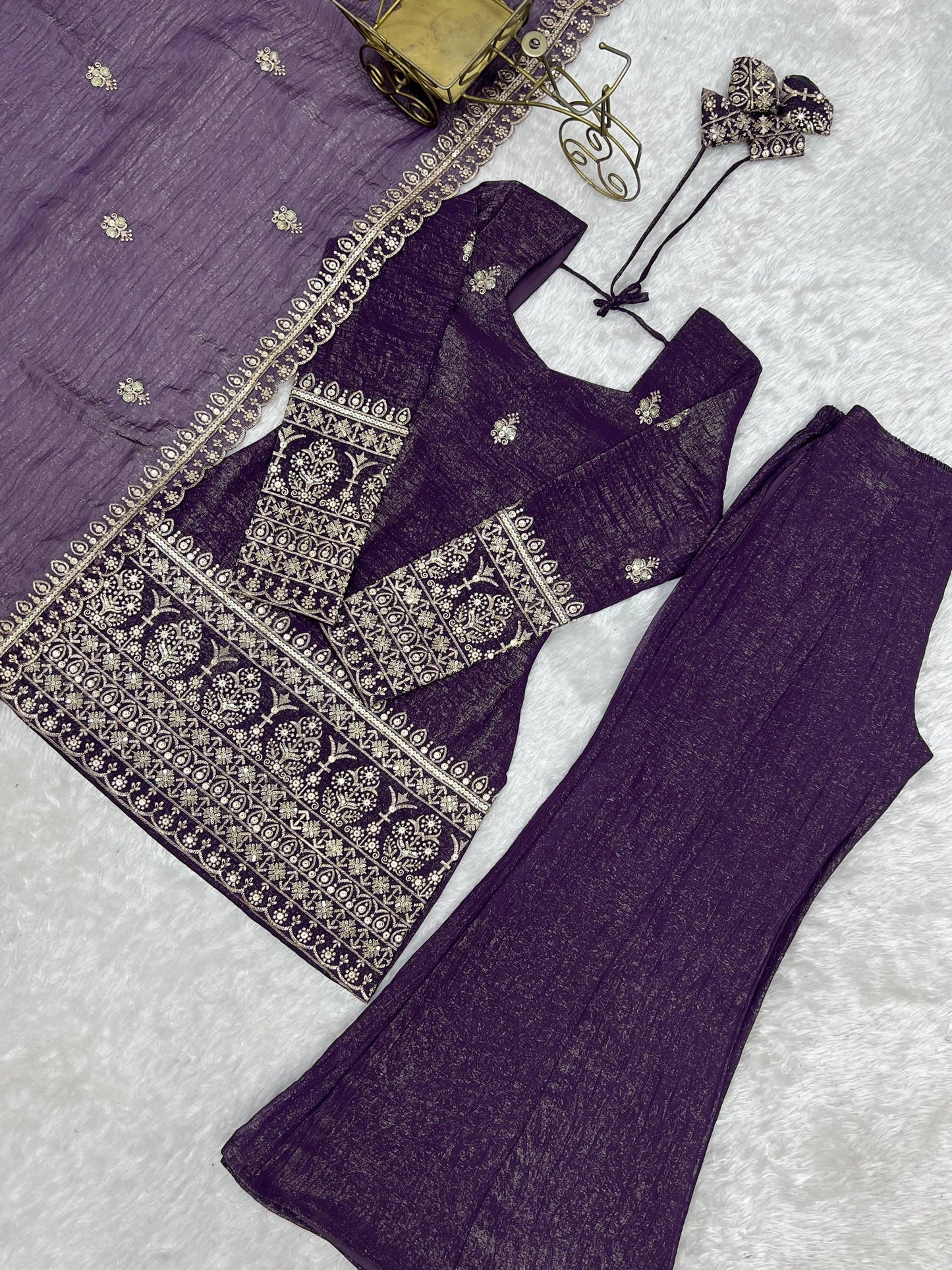 CRUNCHY SILK FABRIC WITH EMBROIDERY SEQUENCE 3 PEACE