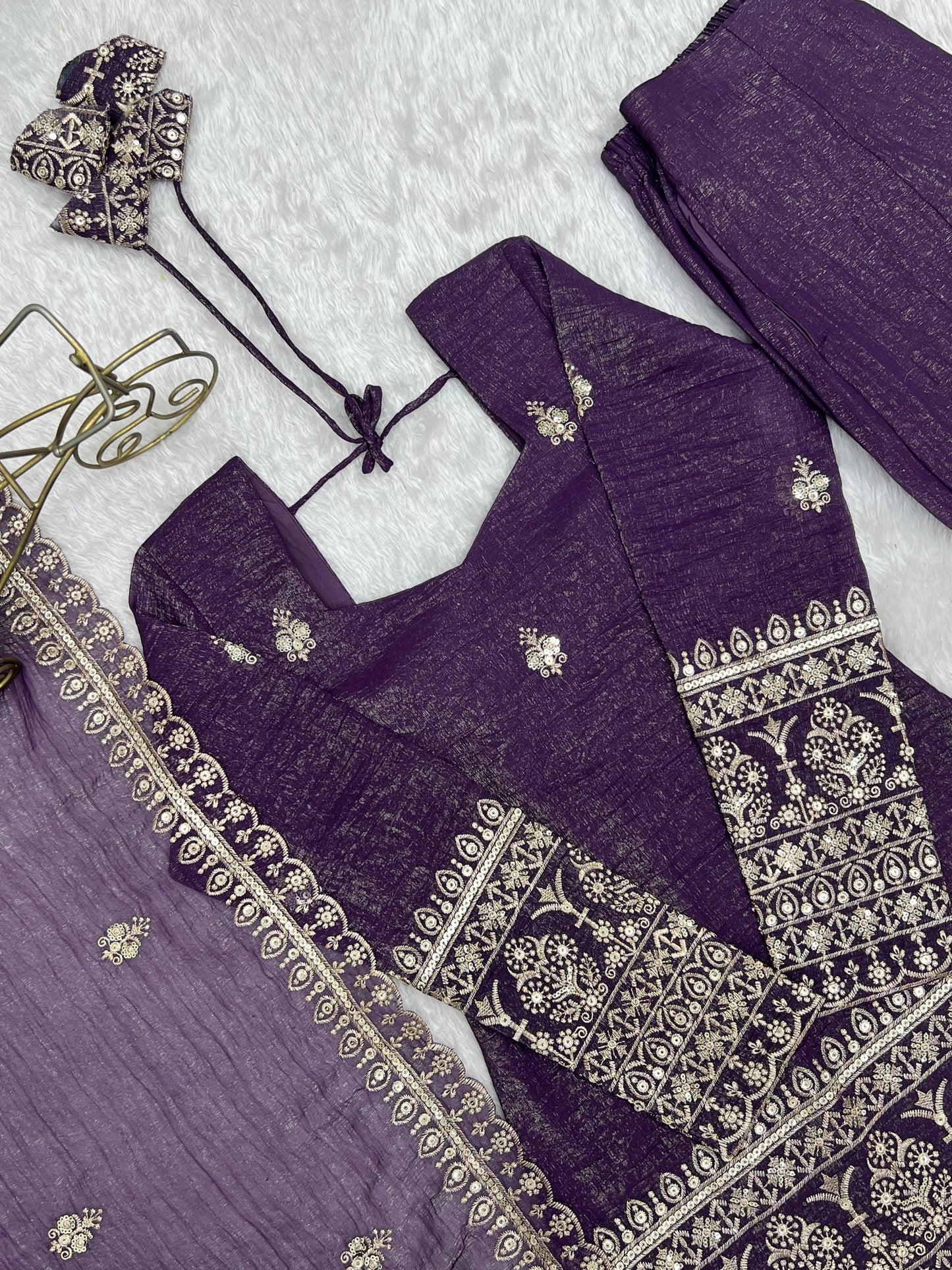 CRUNCHY SILK FABRIC WITH EMBROIDERY SEQUENCE 3 PEACE