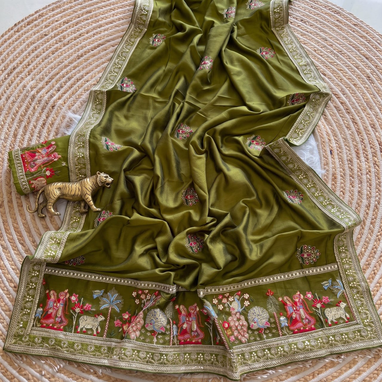 PRESENTING NEW BOX PALLU WITH MOTI HANDWORK BORDER SAREE