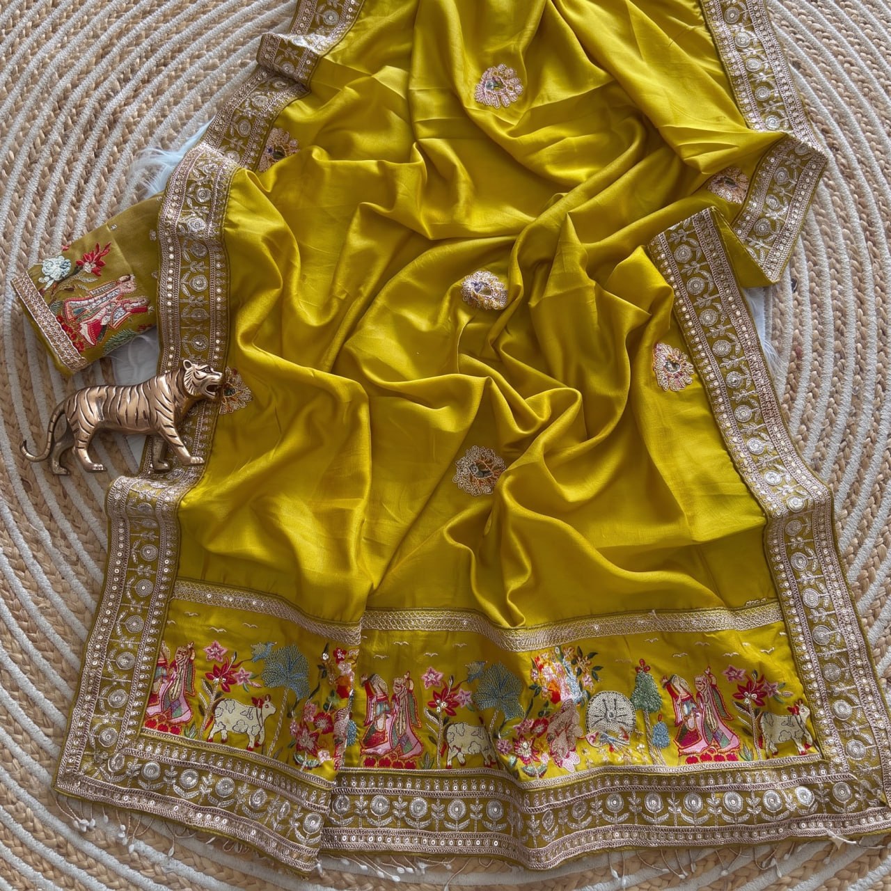 PRESENTING NEW BOX PALLU WITH MOTI HANDWORK BORDER SAREE