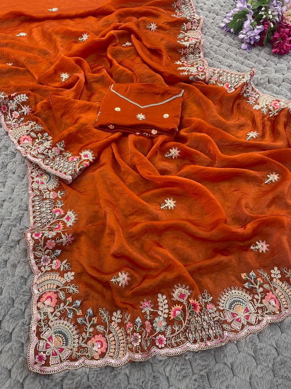 Very Soft nd Elegant Rich look fendy sartin fabric saree