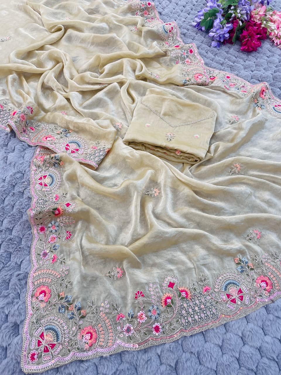 Very Soft nd Elegant Rich look fendy sartin fabric saree