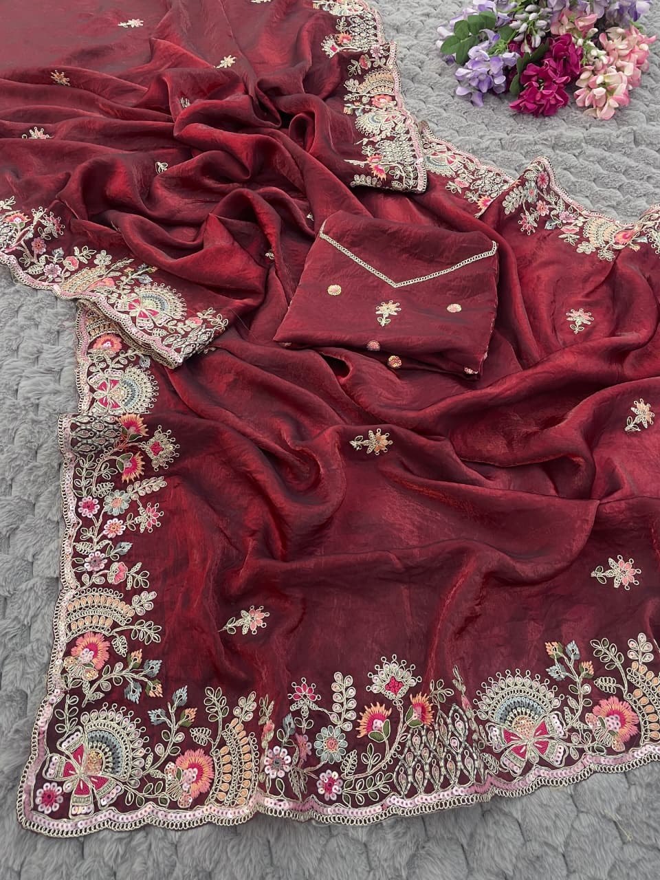 Very Soft nd Elegant Rich look fendy sartin fabric saree