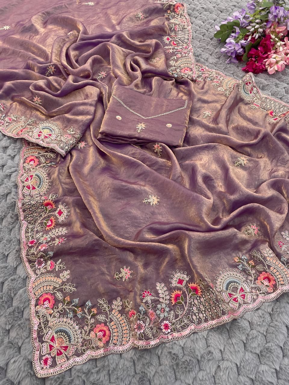 Very Soft nd Elegant Rich look fendy sartin fabric saree