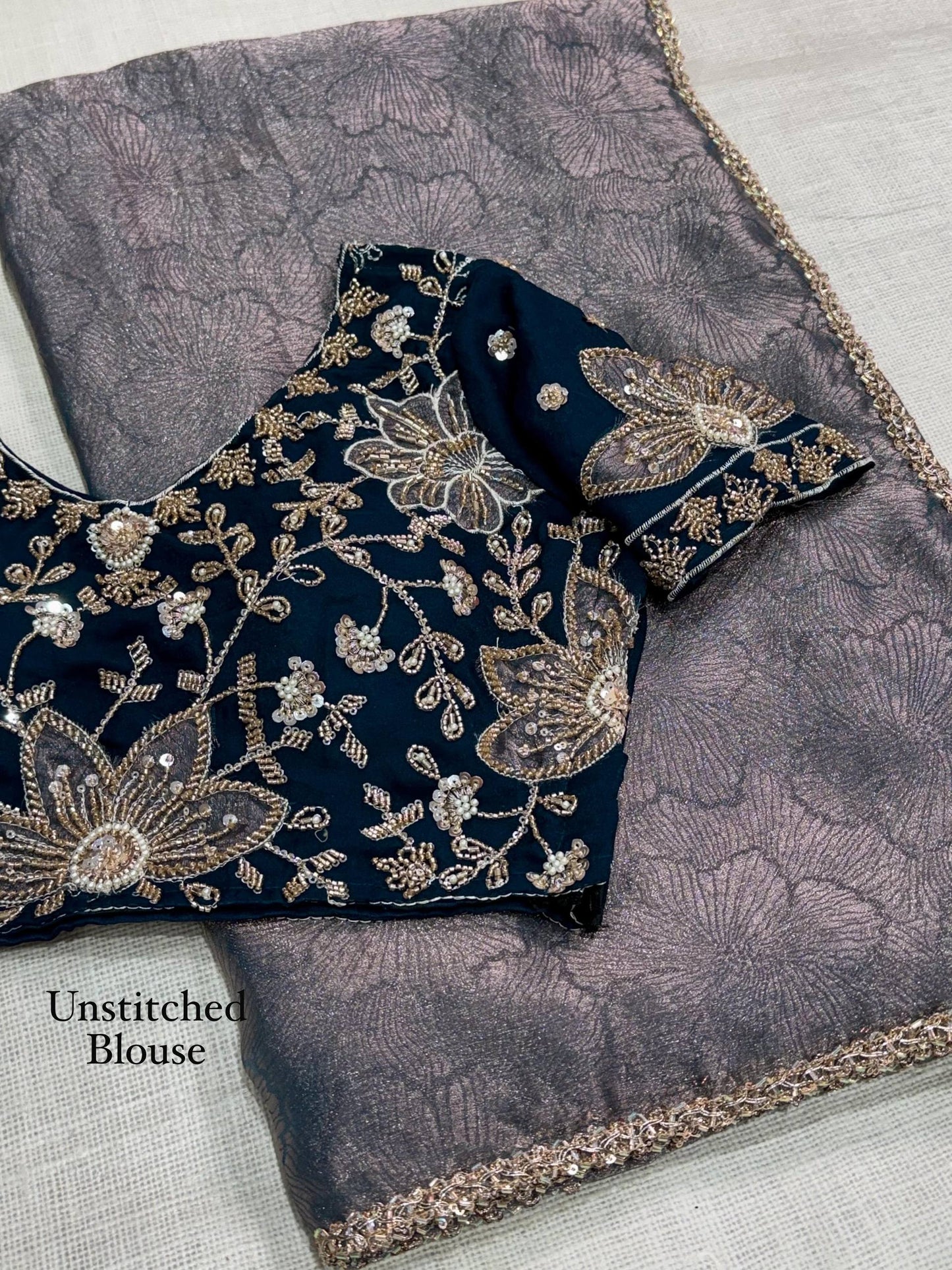 Step into timeless elegance with this stunning Jacquard saree