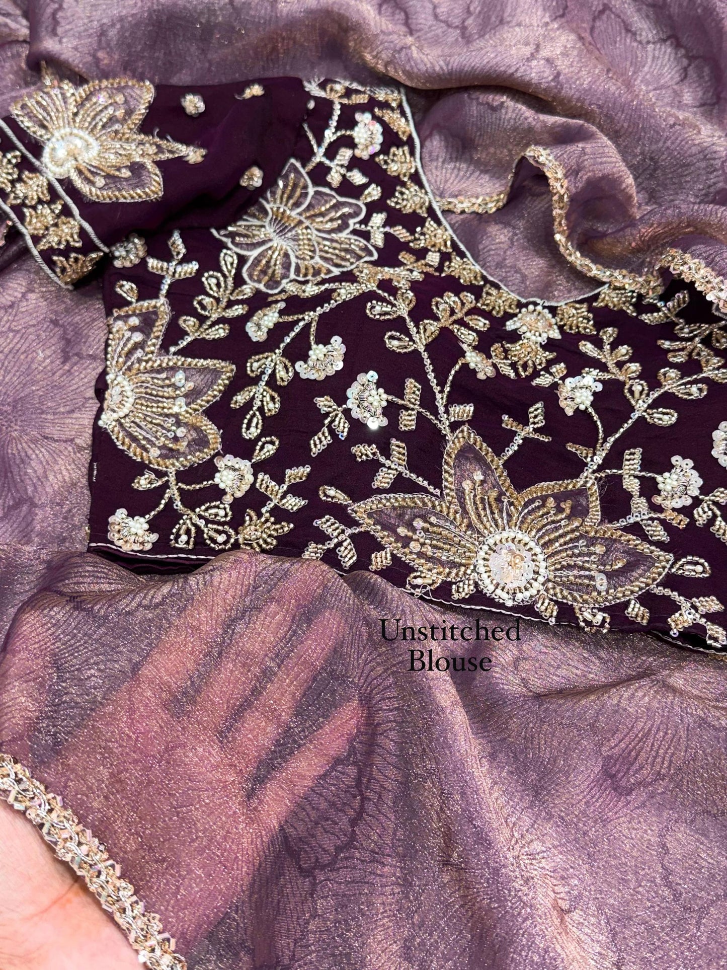 Step into timeless elegance with this stunning Jacquard saree
