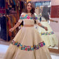 Sehen Sie umwerfend aus in diesem wunderschönen cremefarbenen Lehenga-Set