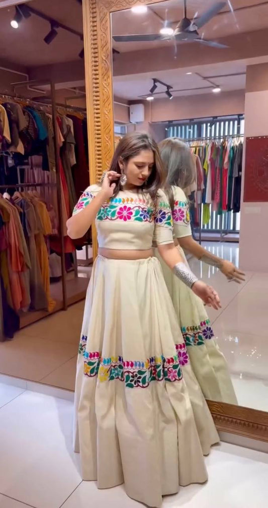 Pur Kora Cotton With Embroidery Gamthi Work With Riyal Mirror