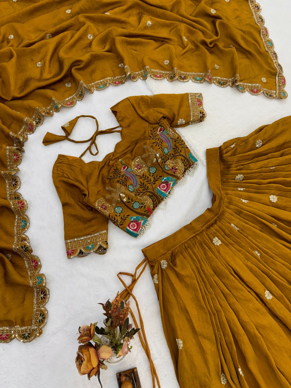 Sehen Sie umwerfend aus in diesem wunderschönen cremefarbenen Lehenga-Set