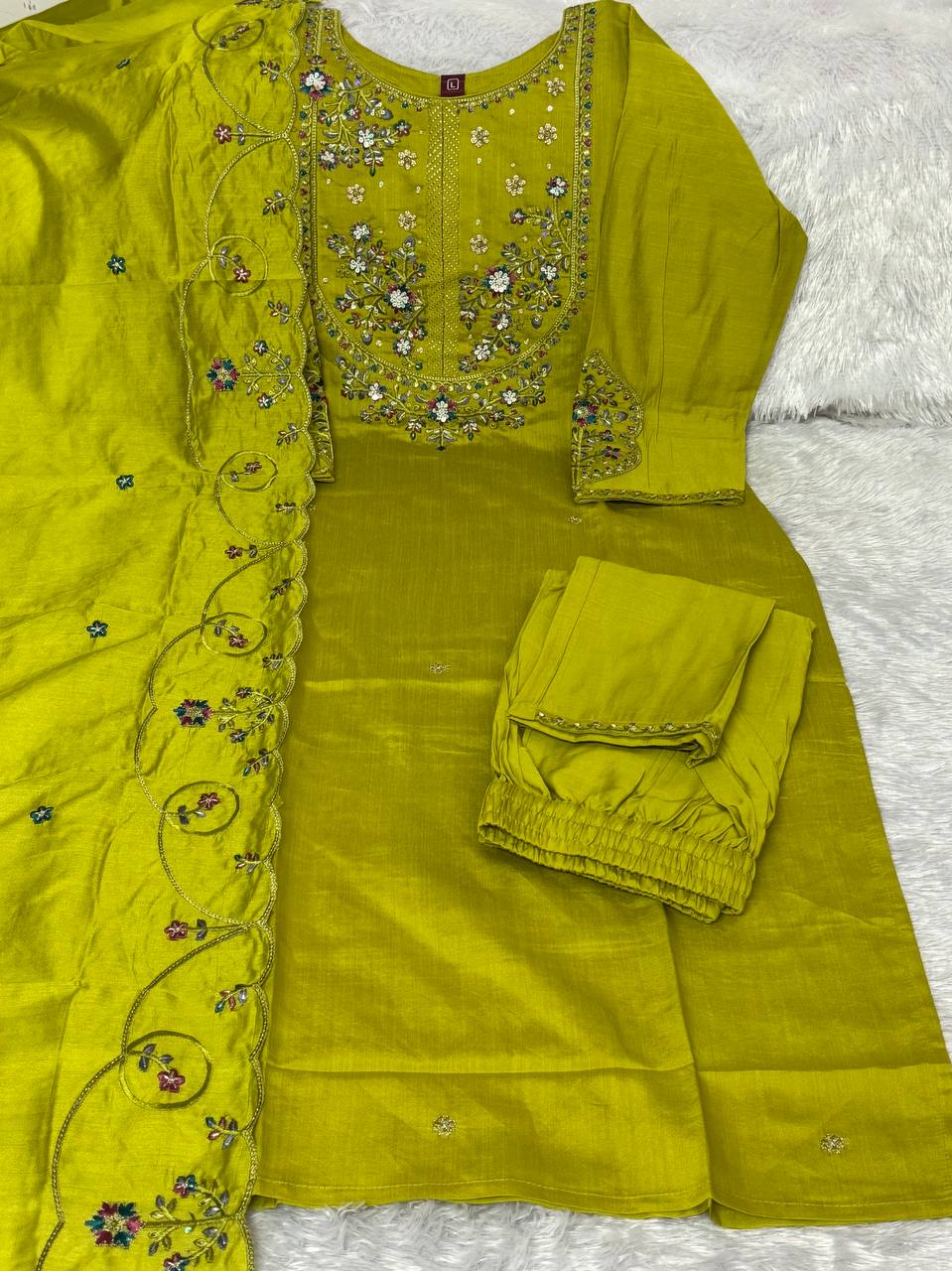PREMIUM-FERTIGANZUG-SET AUS ANARKALI