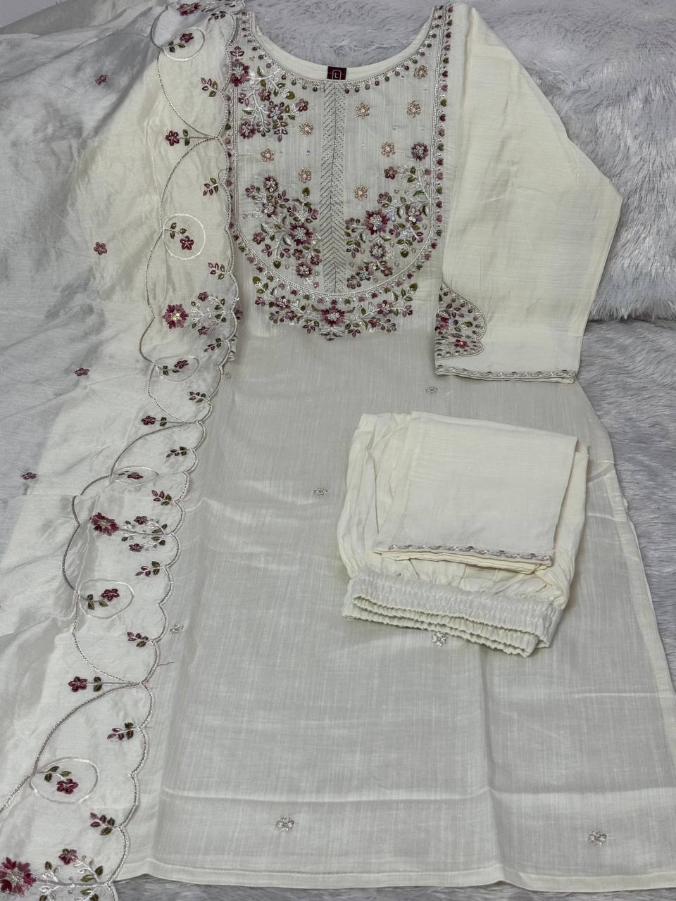 PREMIUM-FERTIGANZUG-SET AUS ANARKALI
