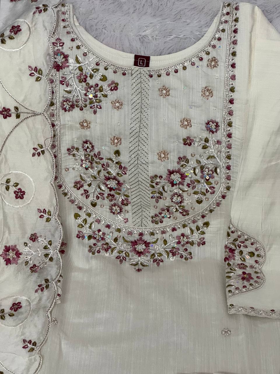 PREMIUM-FERTIGANZUG-SET AUS ANARKALI