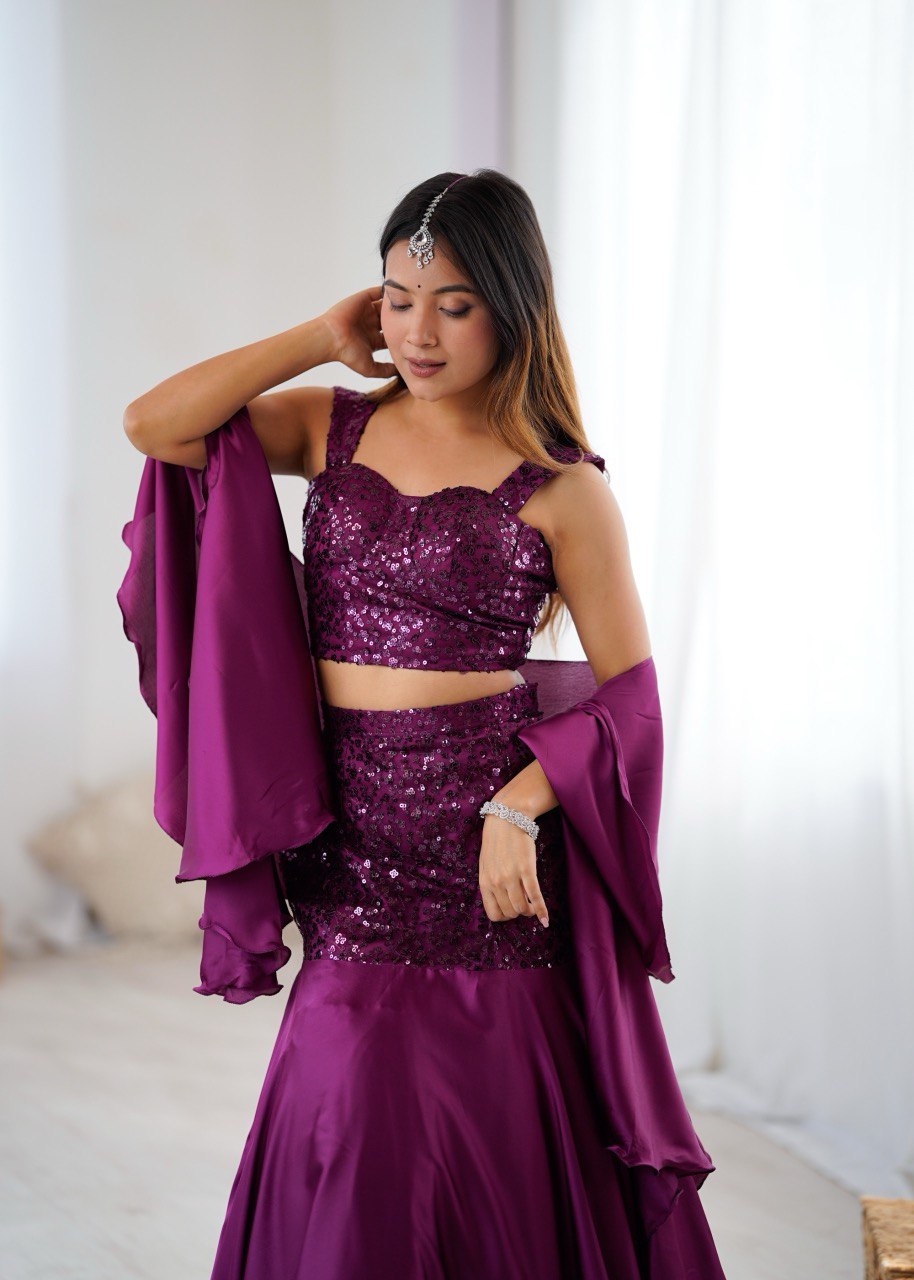 Sehen Sie umwerfend aus in diesem wunderschönen cremefarbenen Lehenga-Set