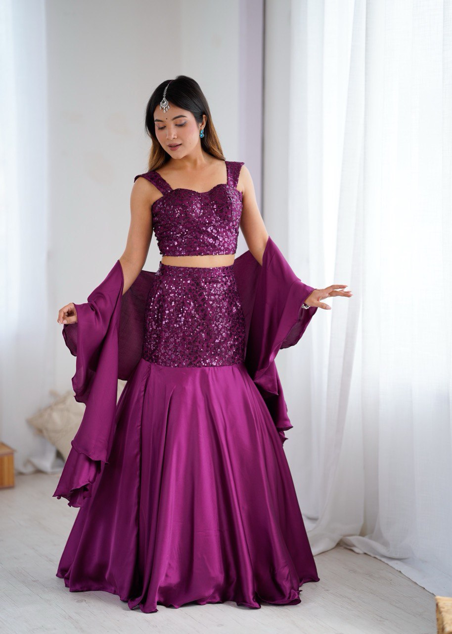 Sehen Sie umwerfend aus in diesem wunderschönen cremefarbenen Lehenga-Set