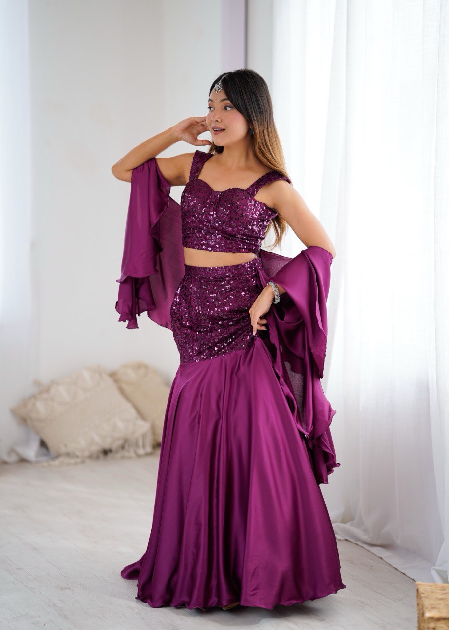 Sehen Sie umwerfend aus in diesem wunderschönen cremefarbenen Lehenga-Set