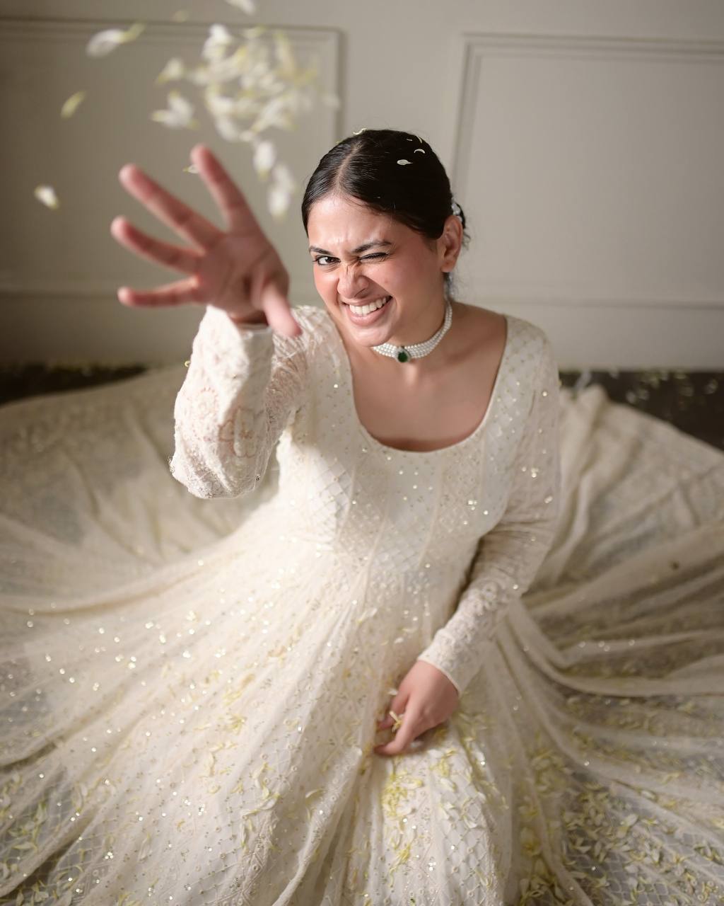 Arbeitsanzug aus schwerer Vichitra-Seide mit Stickereien