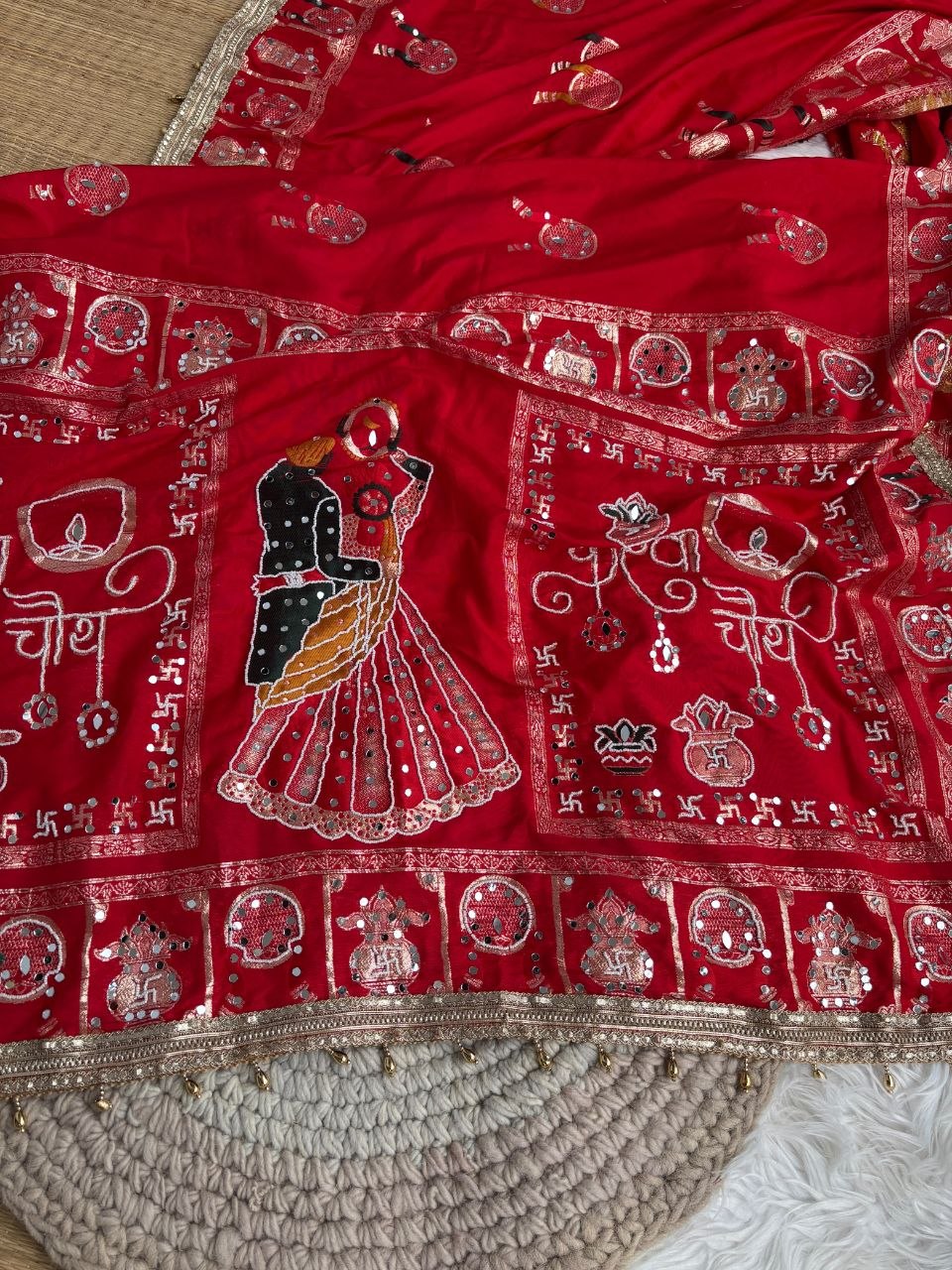 Very Pretty Nd Beautiful Women wearing this Red colour hit karvachauth saree