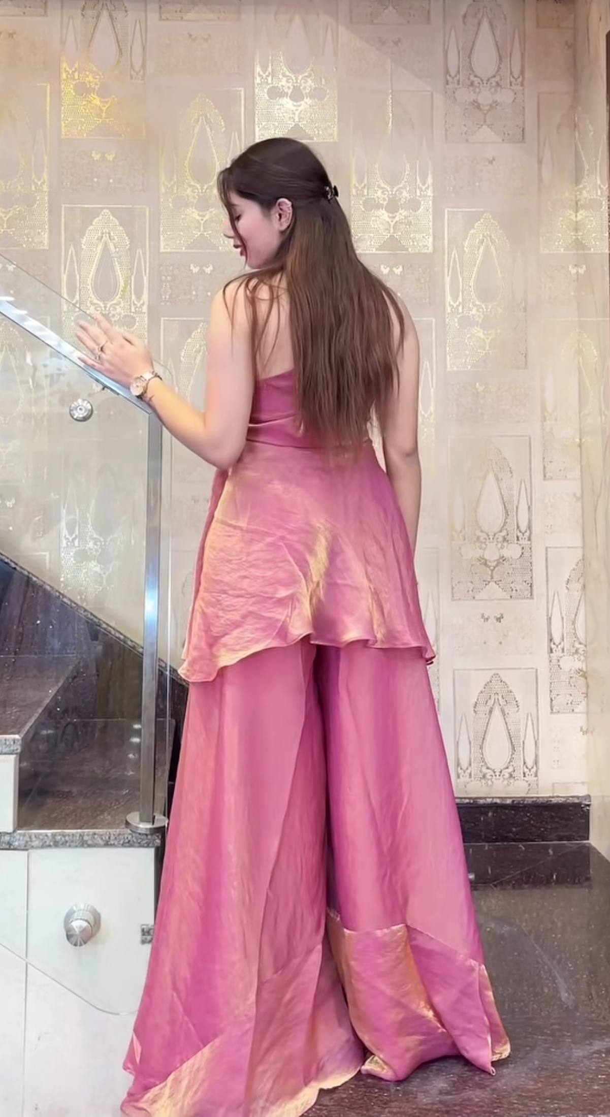 Heavy Bids Hand Work And Moti Work Suit