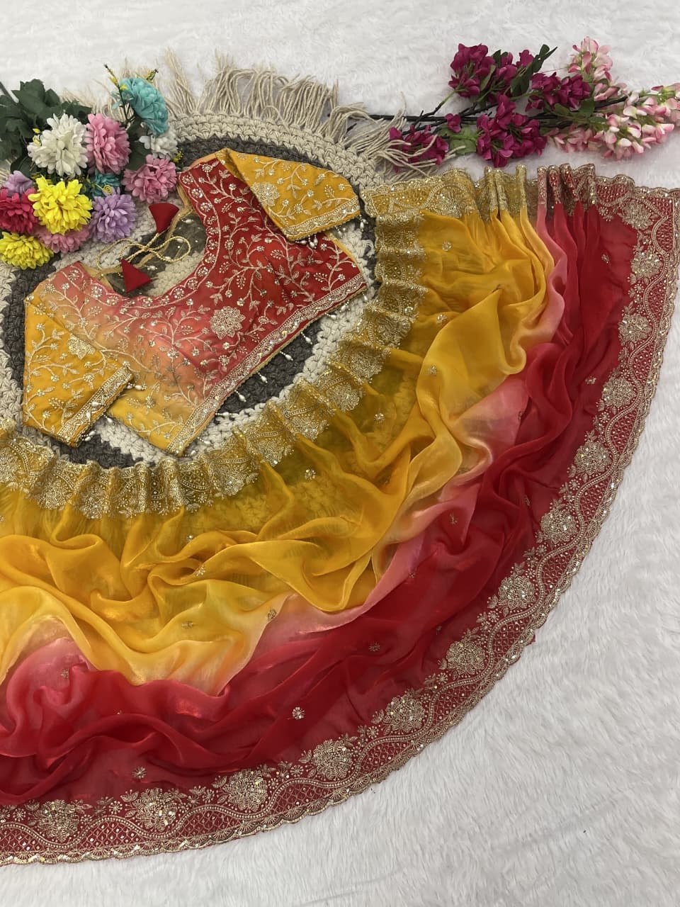 Suche jemanden für einen schönen Sari in der gleichen Farbe