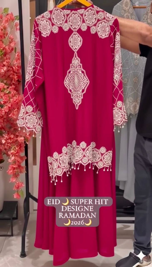 Kleid aus Georgette-Imitat mit üppiger Paillettenstickerei