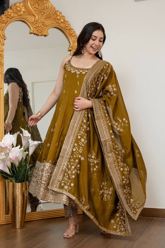 ENSEMBLE DE COSTUME ANARKALI PREMIUM PRÊT À ÊTRE FABRIQUÉ