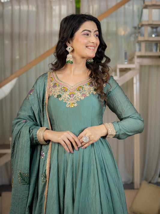 Presenting New Đěsigner Anarkali Suit In New Fancy Style