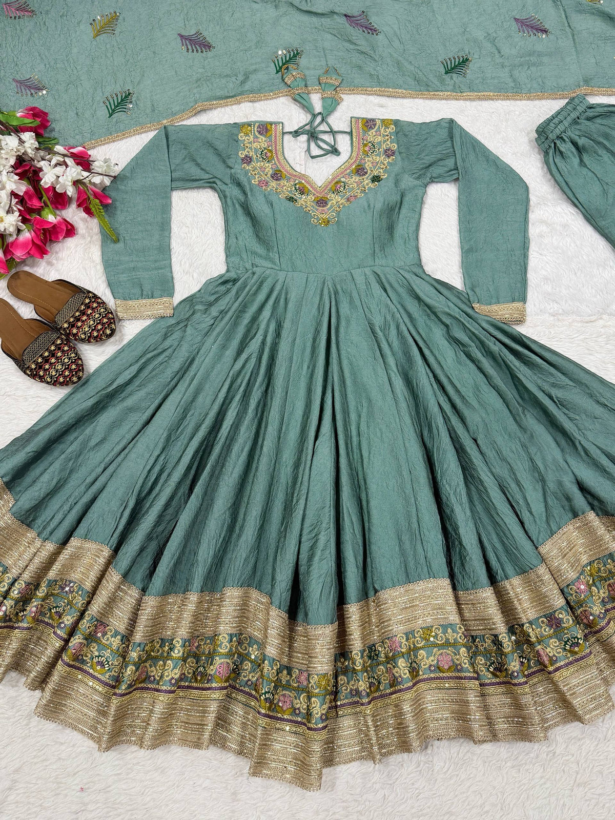 Presenting New Đěsigner Anarkali Suit In New Fancy Style