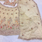 Sehen Sie umwerfend aus in diesem wunderschönen cremefarbenen Lehenga-Set