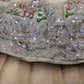 Sehen Sie umwerfend aus in diesem wunderschönen cremefarbenen Lehenga-Set