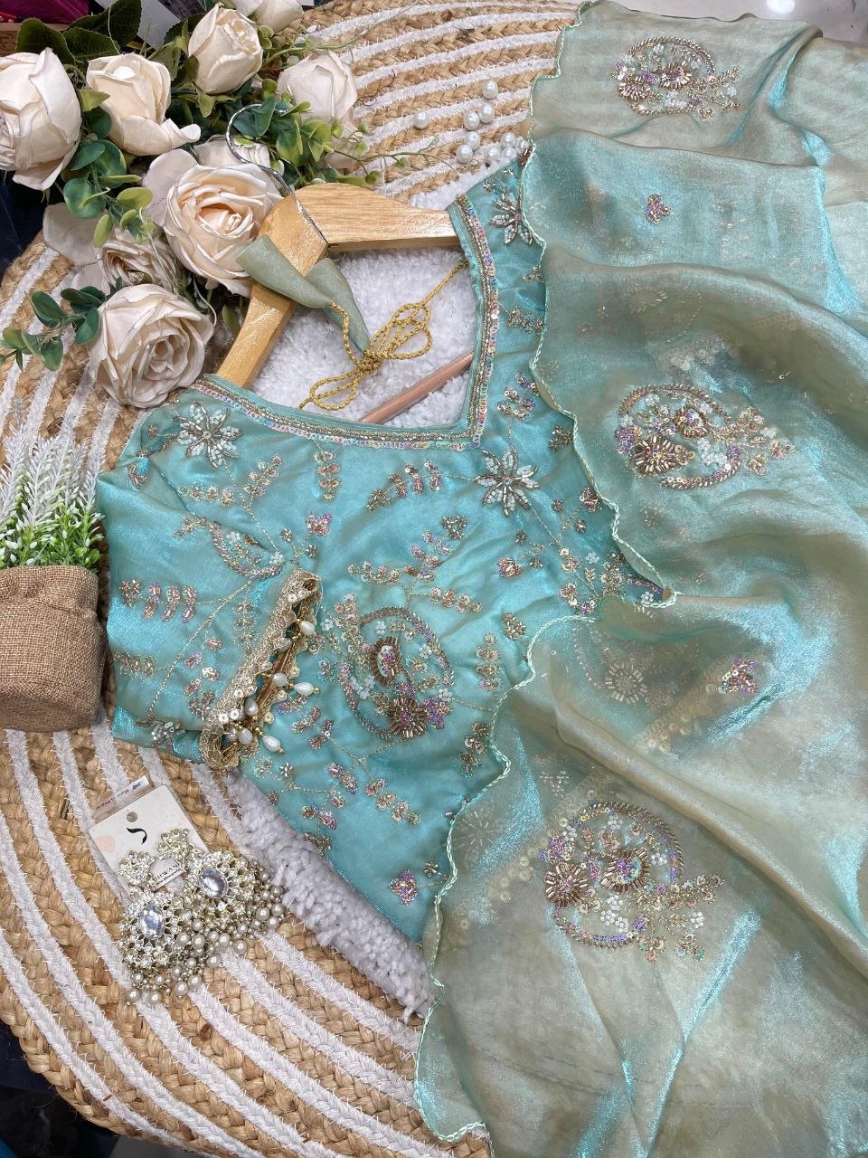 Very Soft nd Elegant rich look space silk fabric saree