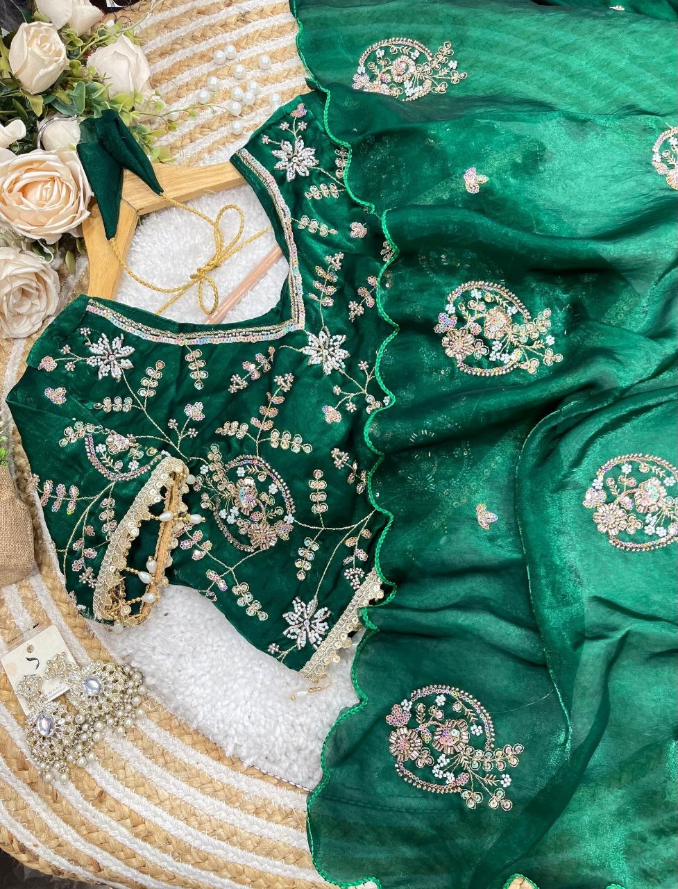 Very Soft nd Elegant rich look space silk fabric saree