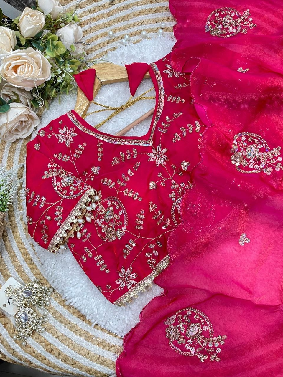 Very Soft nd Elegant rich look space silk fabric saree