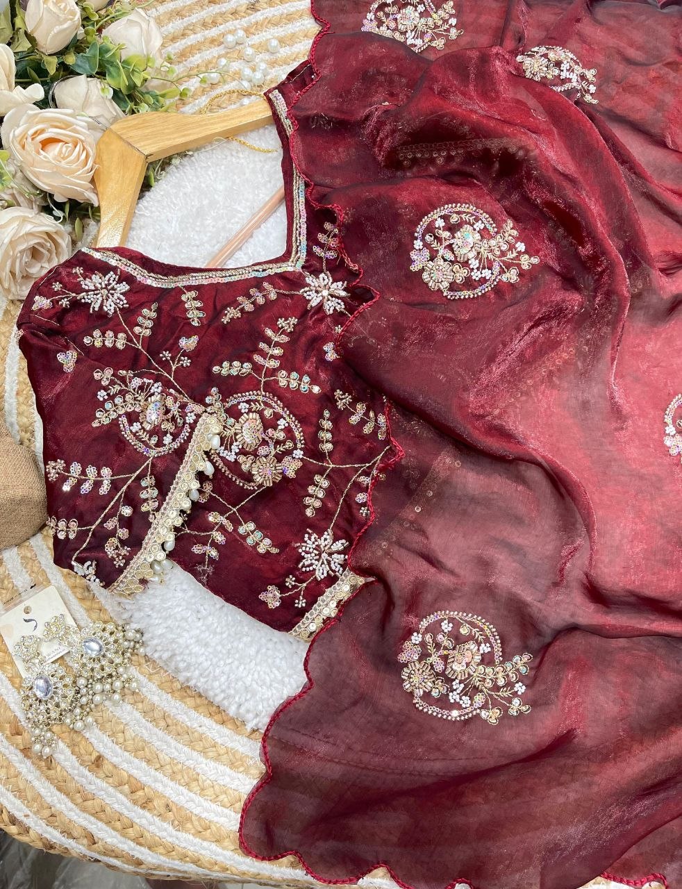 Very Soft nd Elegant rich look space silk fabric saree