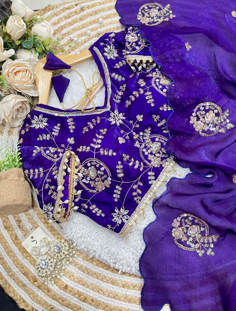 Very Soft nd Elegant rich look space silk fabric saree